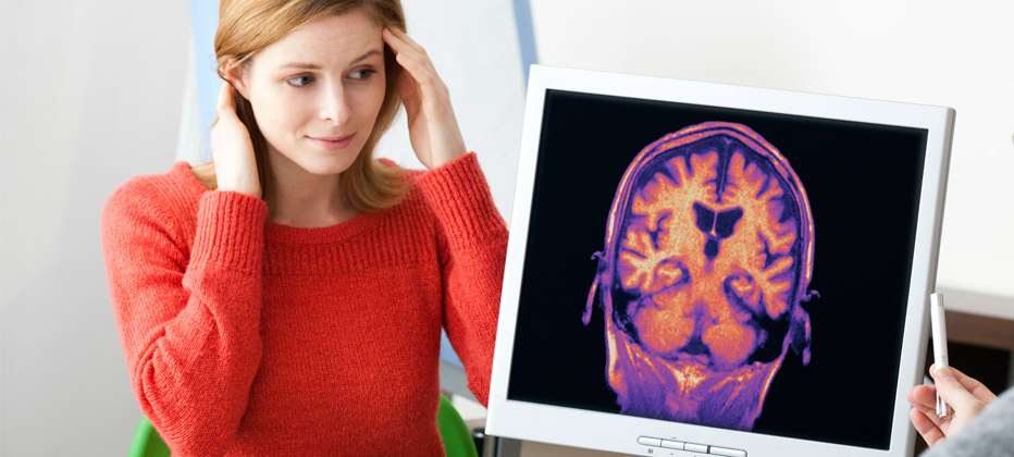 primeros sintomas esclerosis multiple