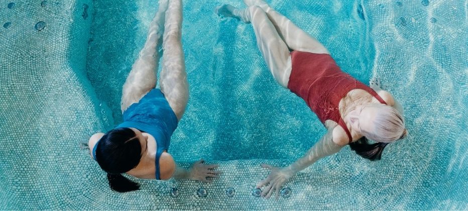 el ejercicio físico acuático mejora los síntomas motores del Parkinson