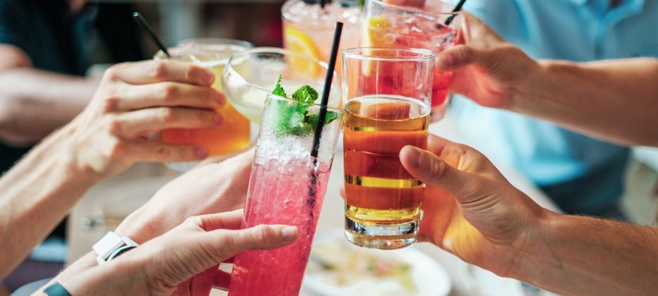 se debe eliminar completamente el alcohol en el alzheimer 