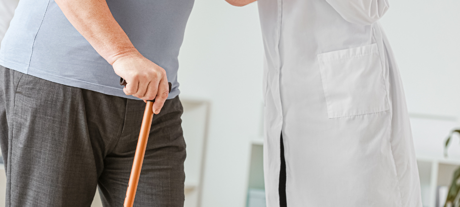 puede andar una persona con parkinson