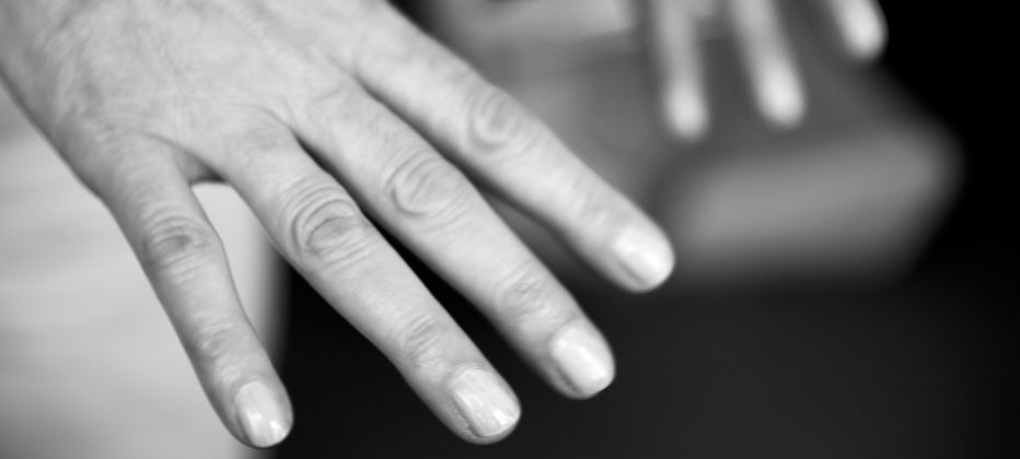 sindorme-mano-ajena-01